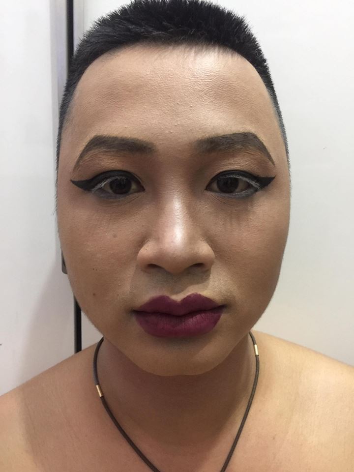 Thanh niên vai u thịt bắp bị bạn thân biến thành girl xinh trong một nốt nhạc Thanh niên vai u thịt bắp bị bạn thân biến thành girl xinh trong một nốt nhạc